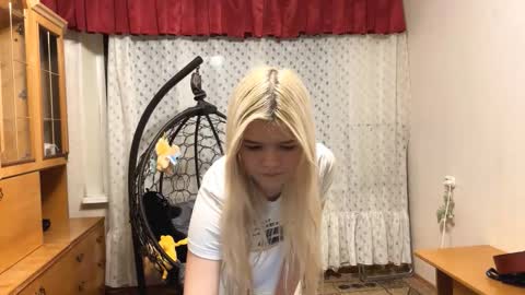 Lina online show from December 1, 1:27 pm