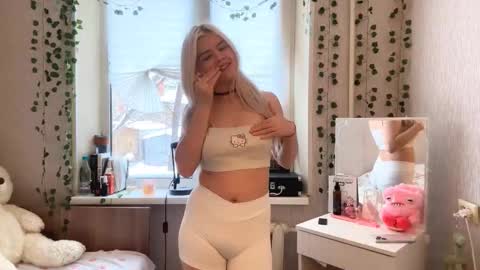 Lina online show from December 17, 10:21 am