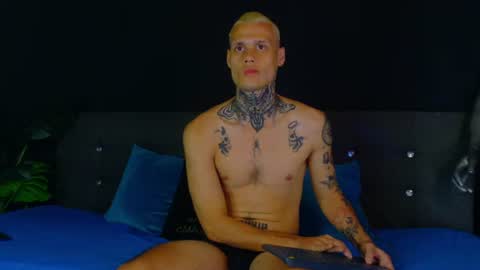 Snapshot of touching_the_sky chatting on July 2, 1:28 pm Stiven online show from July 2, 1:28 pm
