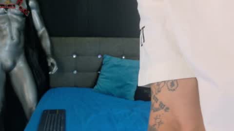 Snapshot of touching_the_sky chatting on July 3, 9:37 am Stiven online show from July 3, 9:37 am