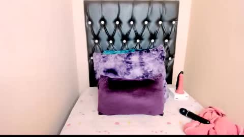 toxicfantasy4u online show from February 24, 4:49 pm