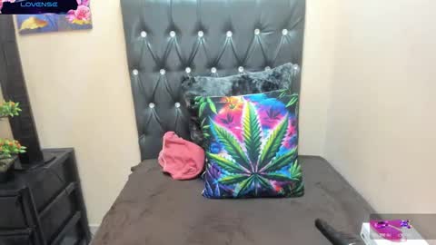 toxicfantasy4u online show from May 15, 10:44 am