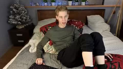 Snapshot of toxicpassion chatting on December 20, 2:02 pm Max online show from December 20, 2:02 pm