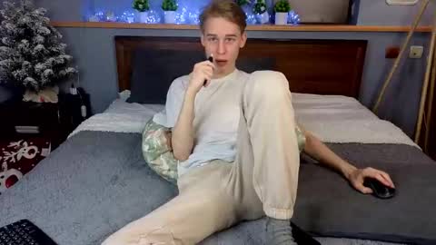 Snapshot of toxicpassion chatting on January 8, 1:57 pm Max online show from January 8, 1:57 pm