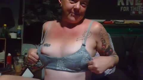 Snapshot of toxictemptress420 chatting on December 20, 8:10 am ToxicTemptress420 online show from December 20, 8:10 am