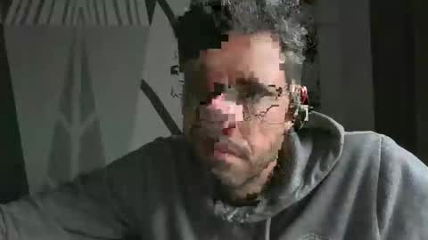 Snapshot of toyboy8883 chatting on December 17, 10:10 am toyboy8883 online show from December 17, 10:10 am