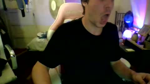 Snapshot of toyboysquirt chatting on June 7, 6:50 am toyboysquirt online show from June 7, 6:50 am