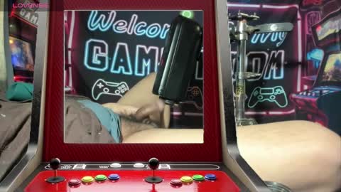 Snapshot of toysformycock chatting on December 16, 7:04 am ToysForMyCock online show from December 16, 7:04 am