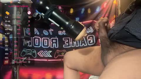 Snapshot of toysformycock chatting on April 12, 2:05 am ToysForMyCock online show from April 12, 2:05 am