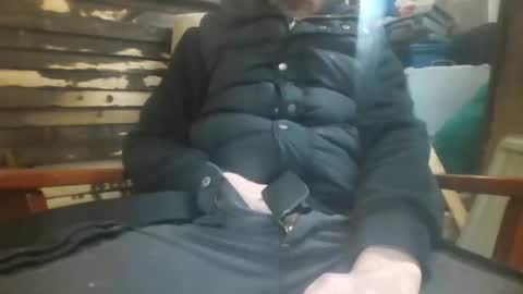 Snapshot of tr8e035 chatting on December 2, 9:47 am tr8e035 online show from December 2, 9:47 am