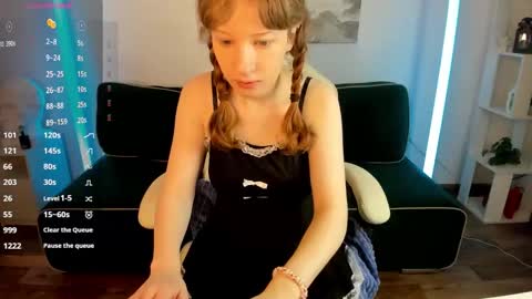 tracy_aww online show from March 18, 8:50 am