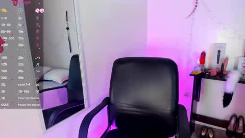 Snapshot of tracy_lambo chatting on October 23, 12:10 am tracy online show from October 23, 12:10 am