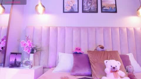 Tracy  online show from February 5, 8:35 pm