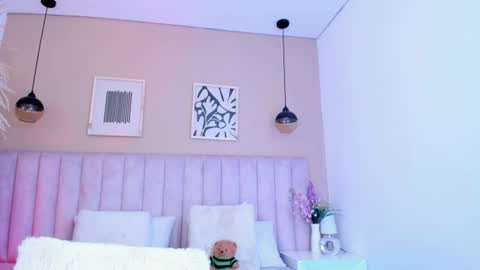 Tracy  online show from August 1, 7:35 pm