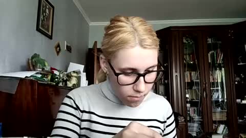 Snapshot of tranhardisty chatting on May 12, 7:27 am Lesly online show from May 12, 7:27 am