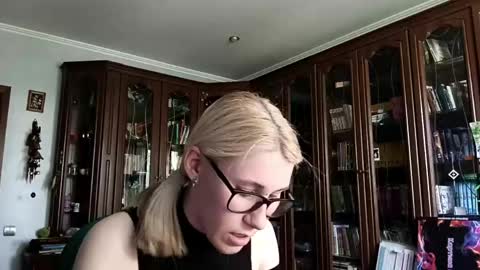 Snapshot of tranhardisty chatting on May 15, 7:37 am Lesly online show from May 15, 7:37 am