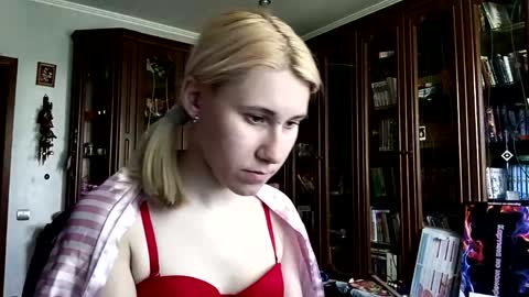 Snapshot of tranhardisty chatting on May 16, 7:38 am Lesly online show from May 16, 7:38 am