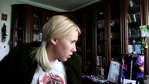 Snapshot of tranhardisty chatting on May 16, 10:47 am Lesly online show from May 16, 10:47 am