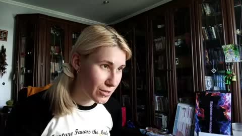 Snapshot of tranhardisty chatting on May 23, 9:46 am Lesly online show from May 23, 9:46 am