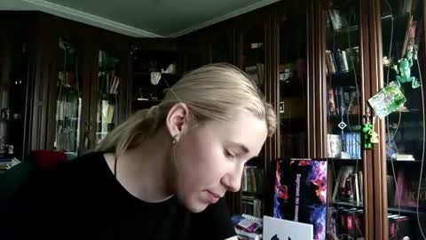 Snapshot of tranhardisty chatting on June 11, 8:45 am Lesly online show from June 11, 8:45 am