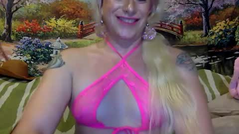 Snapshot of trannymilfcumslut chatting on February 23, 9:55 am TrannyCumSlut online show from February 23, 9:55 am