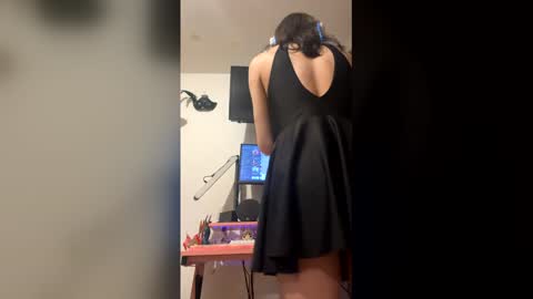 Snapshot of transgirlfriend chatting on June 11, 1:27 am transgirlfriend online show from June 11, 1:27 am