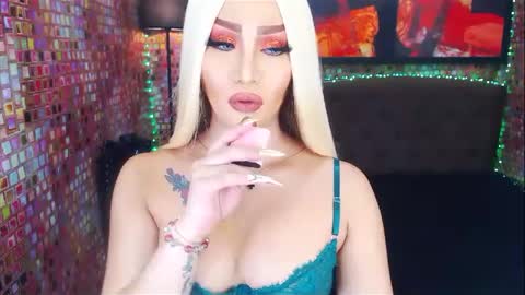 Snapshot of transplayfullolivia chatting on February 17, 10:03 pm KYLIE BELLA  TS online show from February 17, 10:03 pm