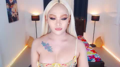 KYLIE BELLA  TS online show from April 13, 10:43 am