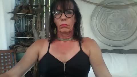 Snapshot of transslavechic chatting on August 9, 4:12 pm Ela online show from August 9, 4:12 pm