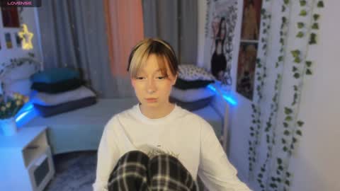 Snapshot of trapsaintgirl chatting on January 14, 3:47 pm Nyuta Hartmann online show from January 14, 3:47 pm
