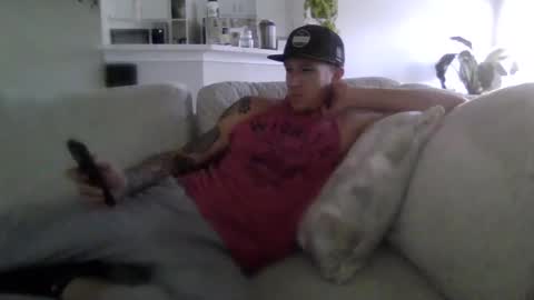 Snapshot of trash_man1989 chatting on January 4, 8:37 pm trash_man1989 online show from January 4, 8:37 pm