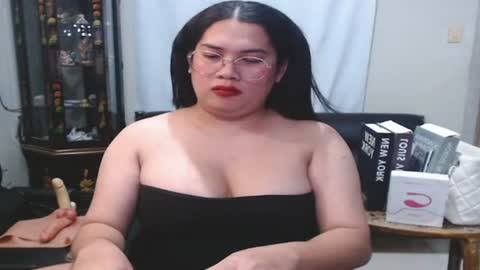 travelergirl online show from July 3, 10:05 pm