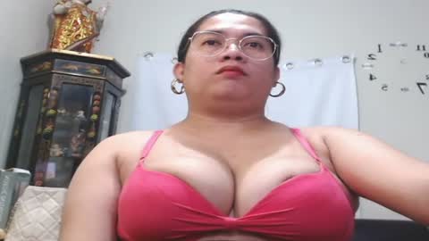travelergirl online show from July 12, 10:45 pm