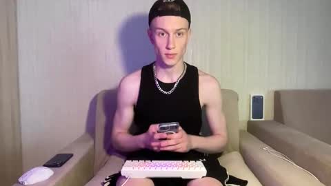 Snapshot of travis_gracile chatting on May 3, 9:48 am Travis online show from May 3, 9:48 am