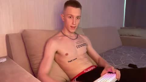 Snapshot of travis_gracile chatting on May 8, 9:58 am Travis online show from May 8, 9:58 am