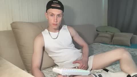 Snapshot of travis_gracile chatting on May 13, 9:28 am Travis online show from May 13, 9:28 am