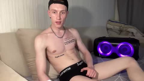 Snapshot of travis_gracile chatting on May 14, 7:20 pm Travis online show from May 14, 7:20 pm