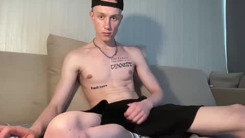 Snapshot of travis_gracile chatting on May 15, 7:26 am Travis online show from May 15, 7:26 am