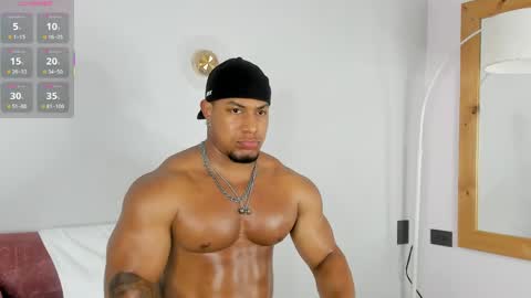 Snapshot of travis_lenox_ chatting on May 23, 1:33 am Travis online show from May 23, 1:33 am