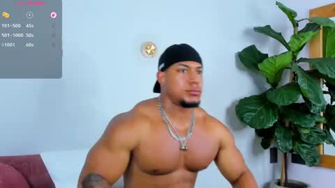 Snapshot of travis_lenox_ chatting on June 12, 1:26 am Travis online show from June 12, 1:26 am