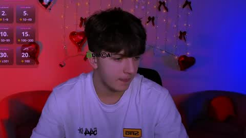 Travis online show from April 25, 8:50 am