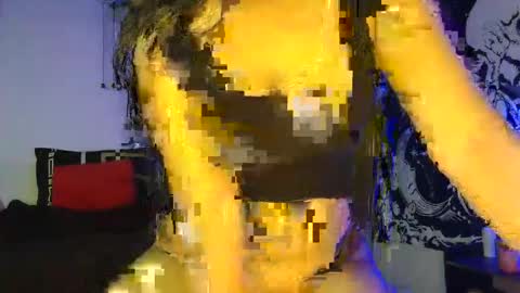 Snapshot of travisandnina chatting on December 3, 4:27 pm travisandnina online show from December 3, 4:27 pm