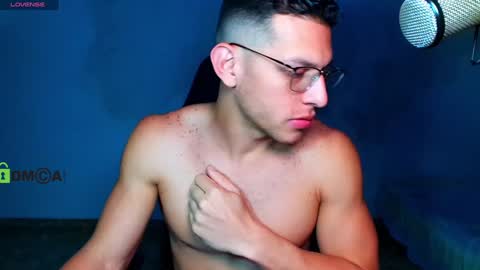 Snapshot of travisdiamonds chatting on December 16, 12:04 am TRAVIS. online show from December 16, 12:04 am