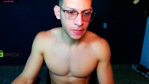 Snapshot of travisdiamonds chatting on February 12, 5:48 pm TRAVIS. online show from February 12, 5:48 pm