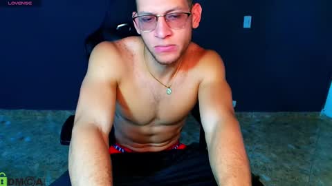 Snapshot of travisdiamonds chatting on February 25, 7:36 pm TRAVIS. online show from February 25, 7:36 pm