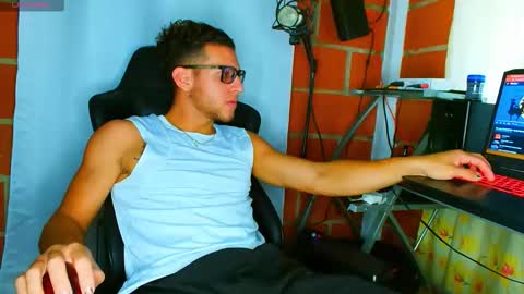 Snapshot of travisdiamonds chatting on November 4, 9:36 pm TRAVIS. online show from November 4, 9:36 pm