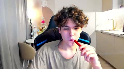 travisrivas online show from December 3, 3:47 am