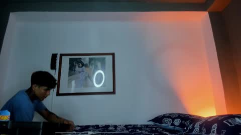 TRAV - INDEPENDENT MODEL online show from November 11, 7:03 pm