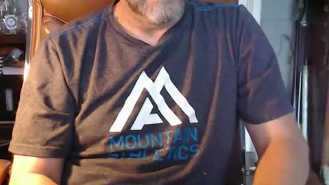 Snapshot of travler72 chatting on April 11, 11:31 pm travler72 online show from April 11, 11:31 pm