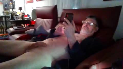 trebgeis1 online show from February 26, 5:17 am